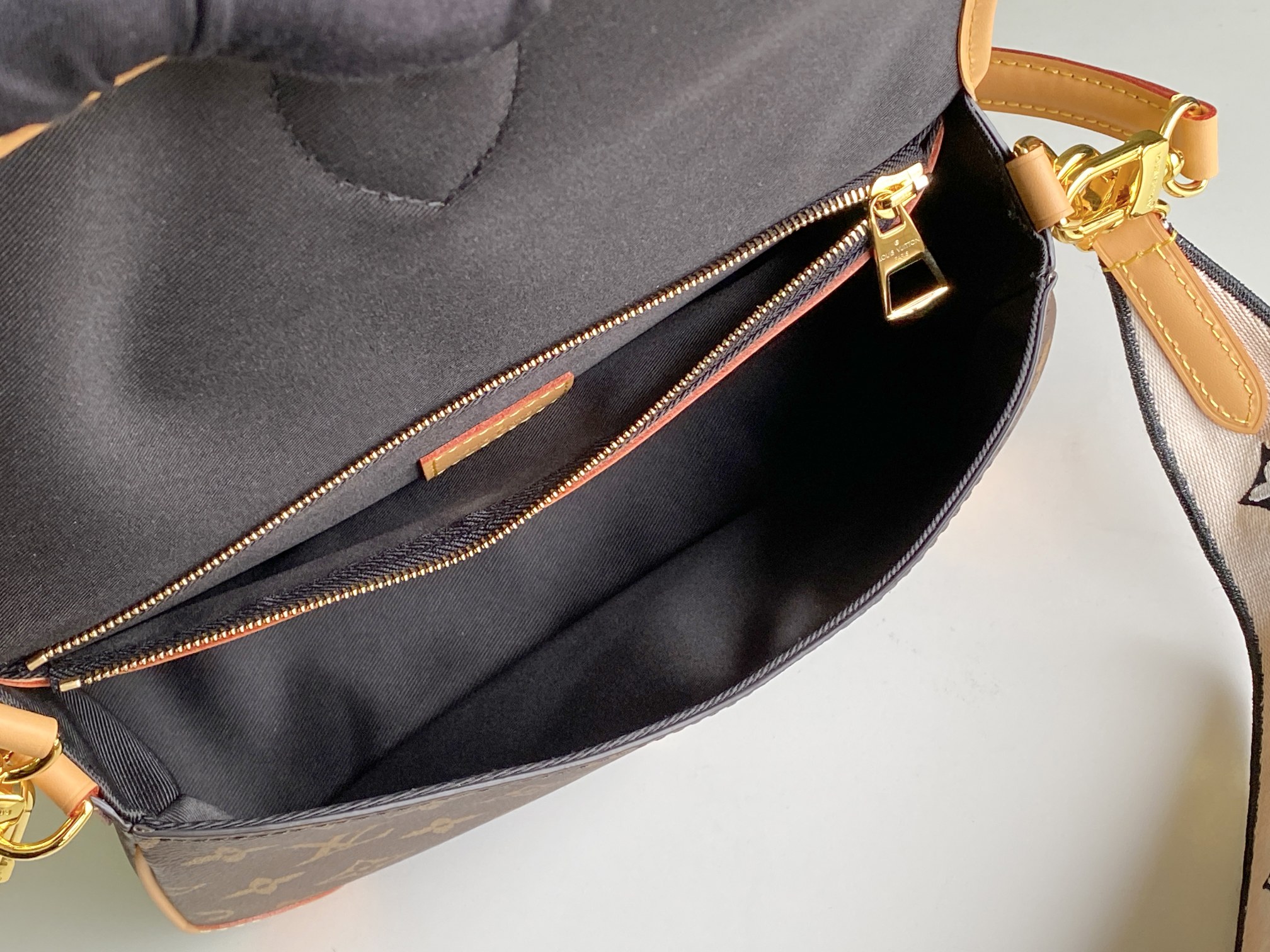 Louis Vuitton Diane M45985-7