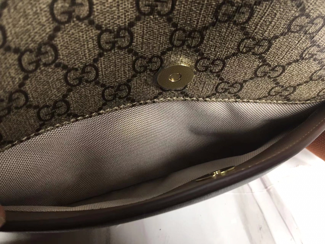 Bolsa de mensajero Gucci con entrelazamiento G 675891-7