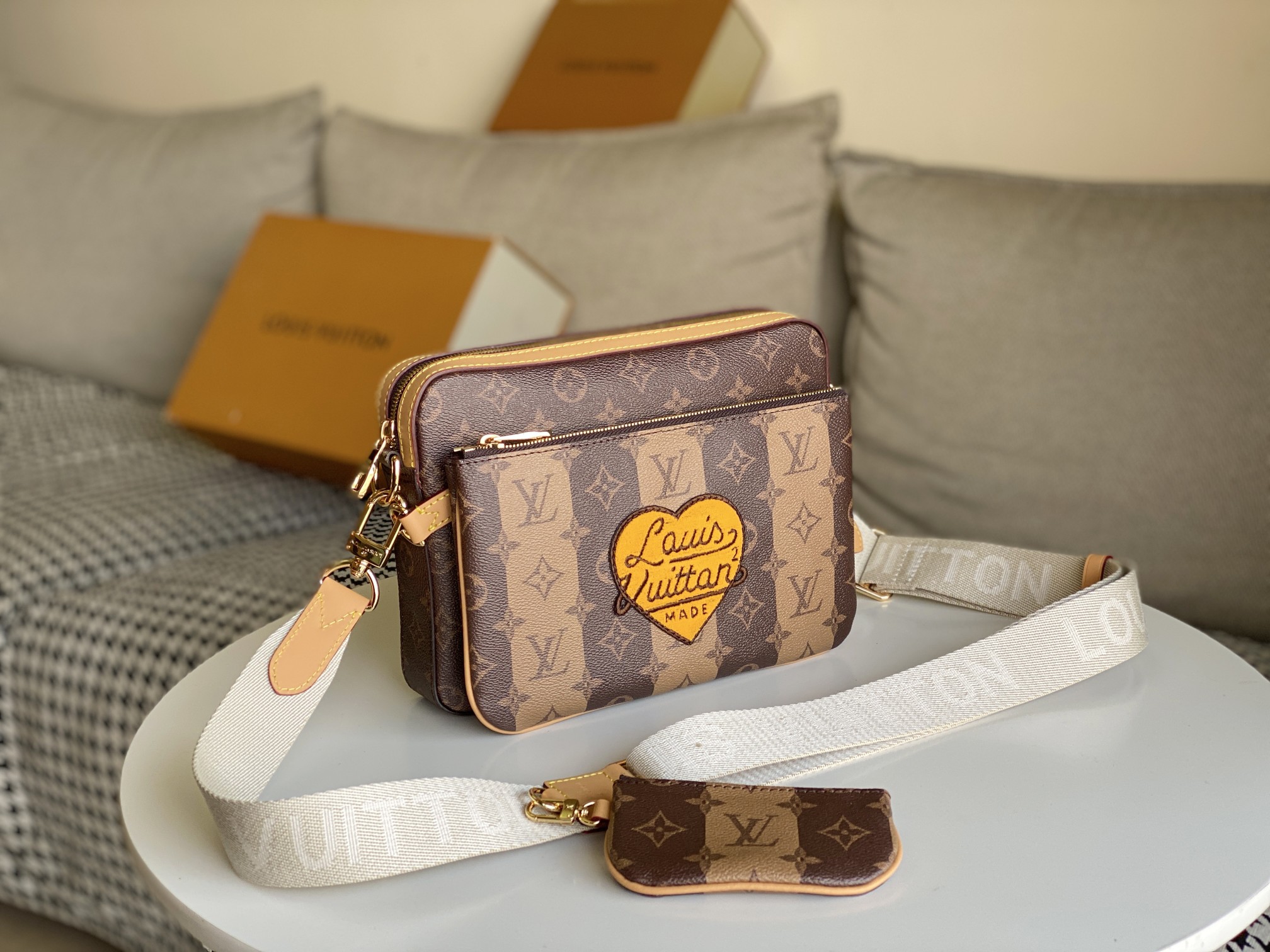 Louis Vuitton aaa- trio Messenger M45965-1