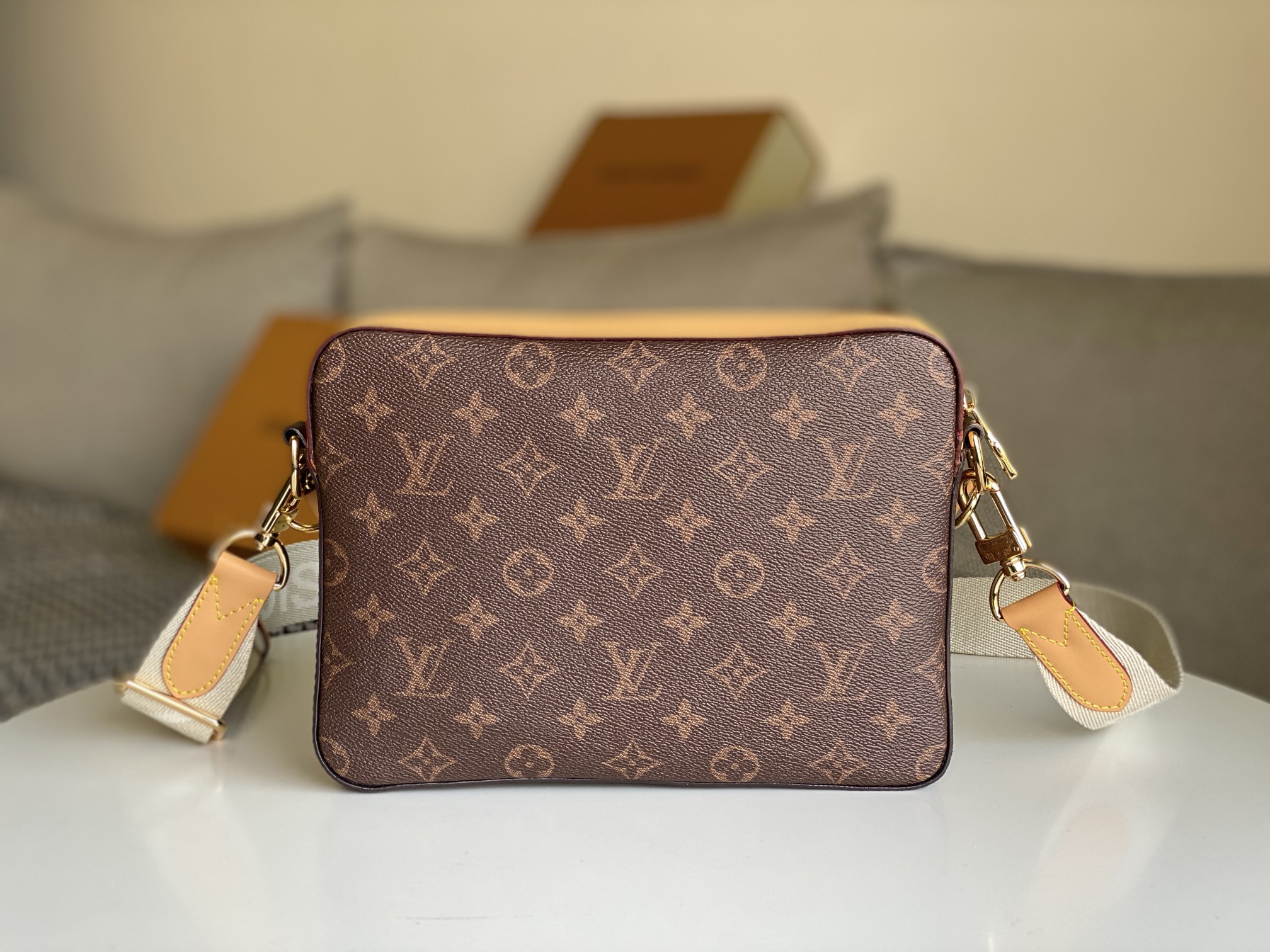 Louis Vuitton aaa- trio Messenger M45965-2