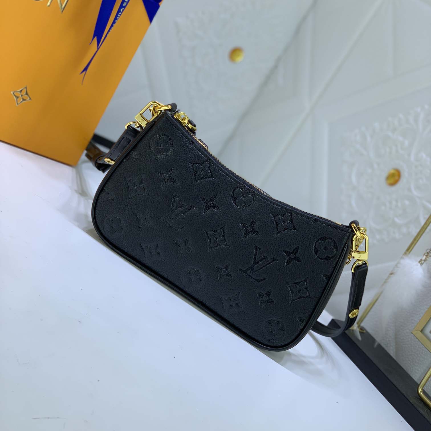 Louis Vuitton Easy Pouch en Strap- Black/Beige/White-1