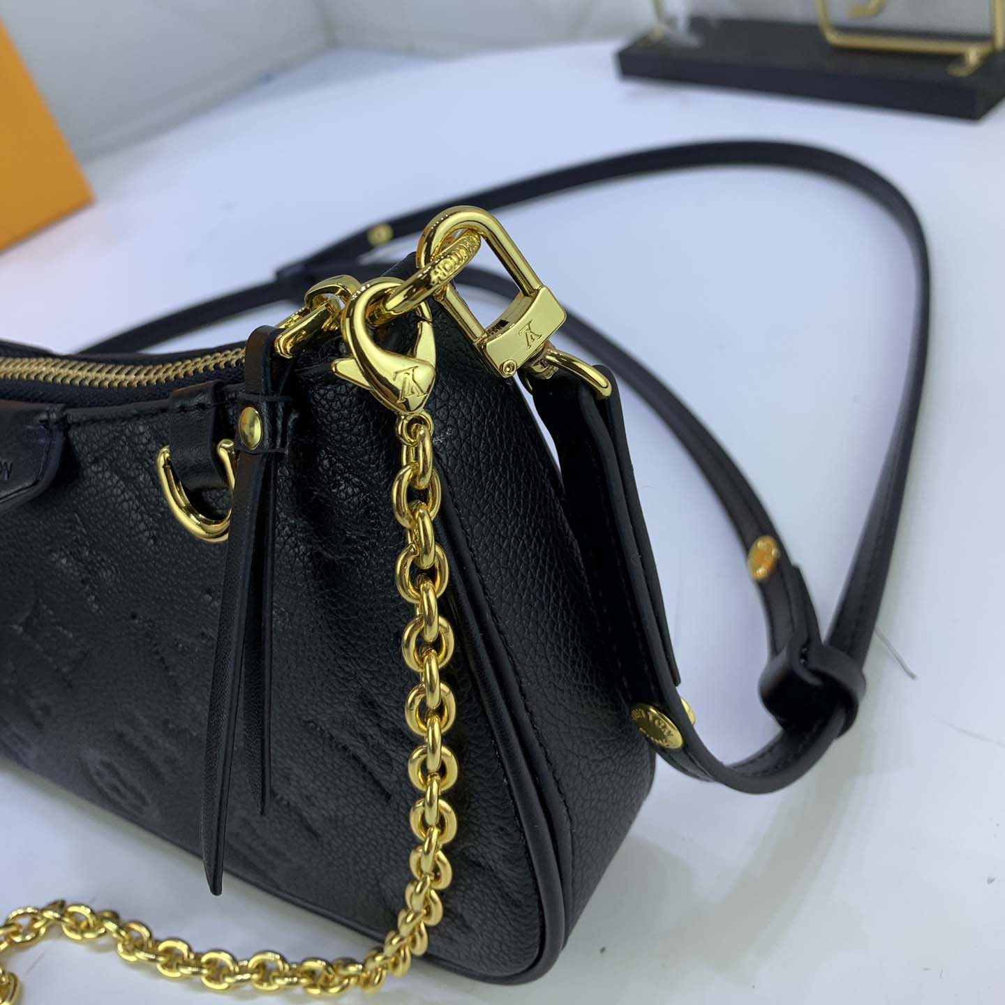 Louis Vuitton Easy Pouch en Strap- Black/Beige/White-3