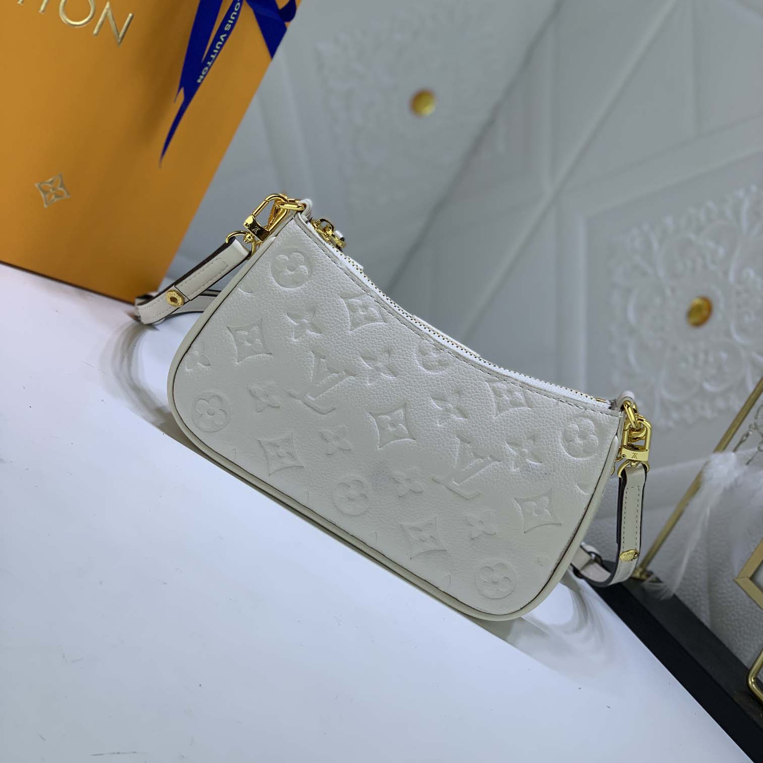 Louis Vuitton Easy Pouch en Strap- Black/Beige/White-6