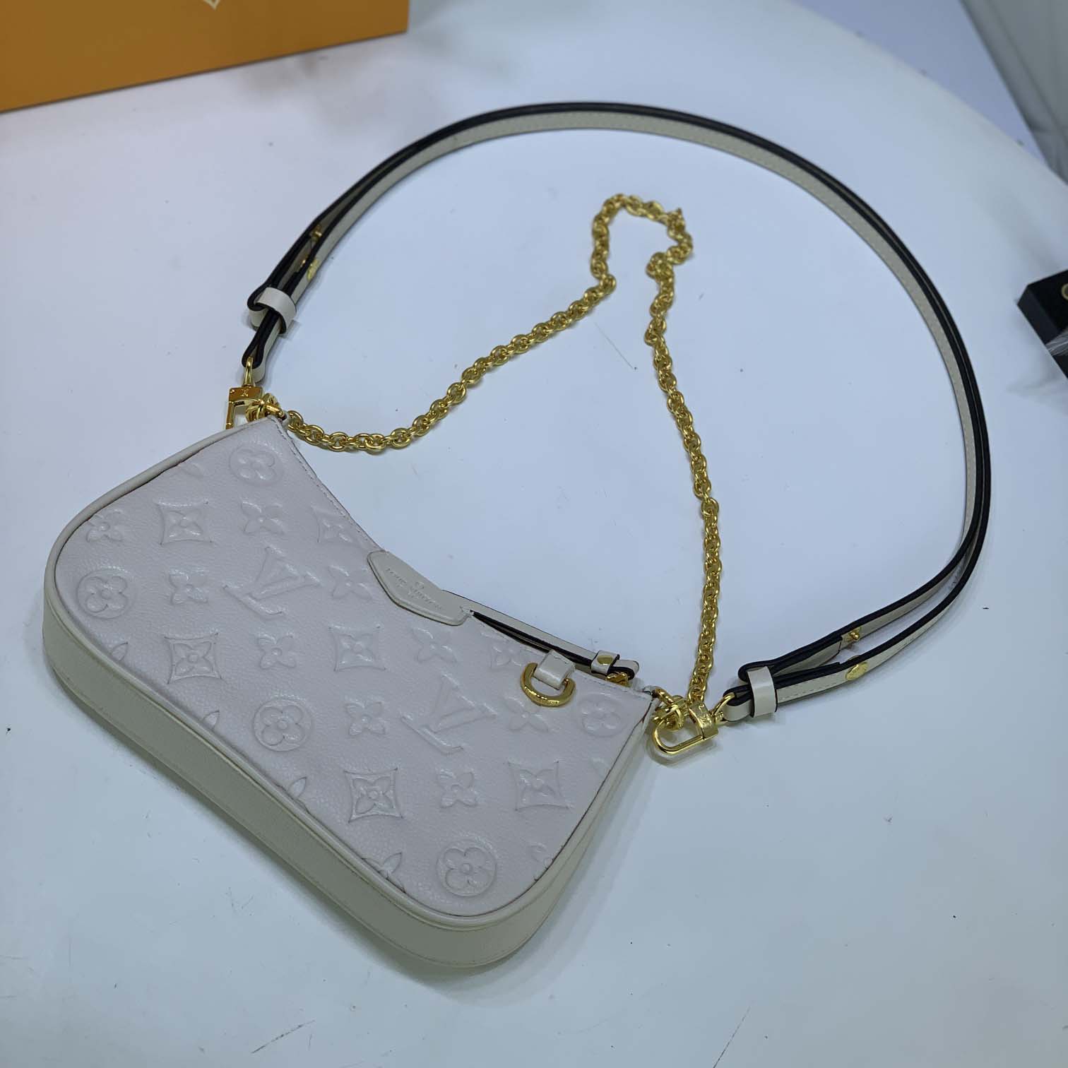 Louis Vuitton Easy Pouch en Strap- Black/Beige/White-8