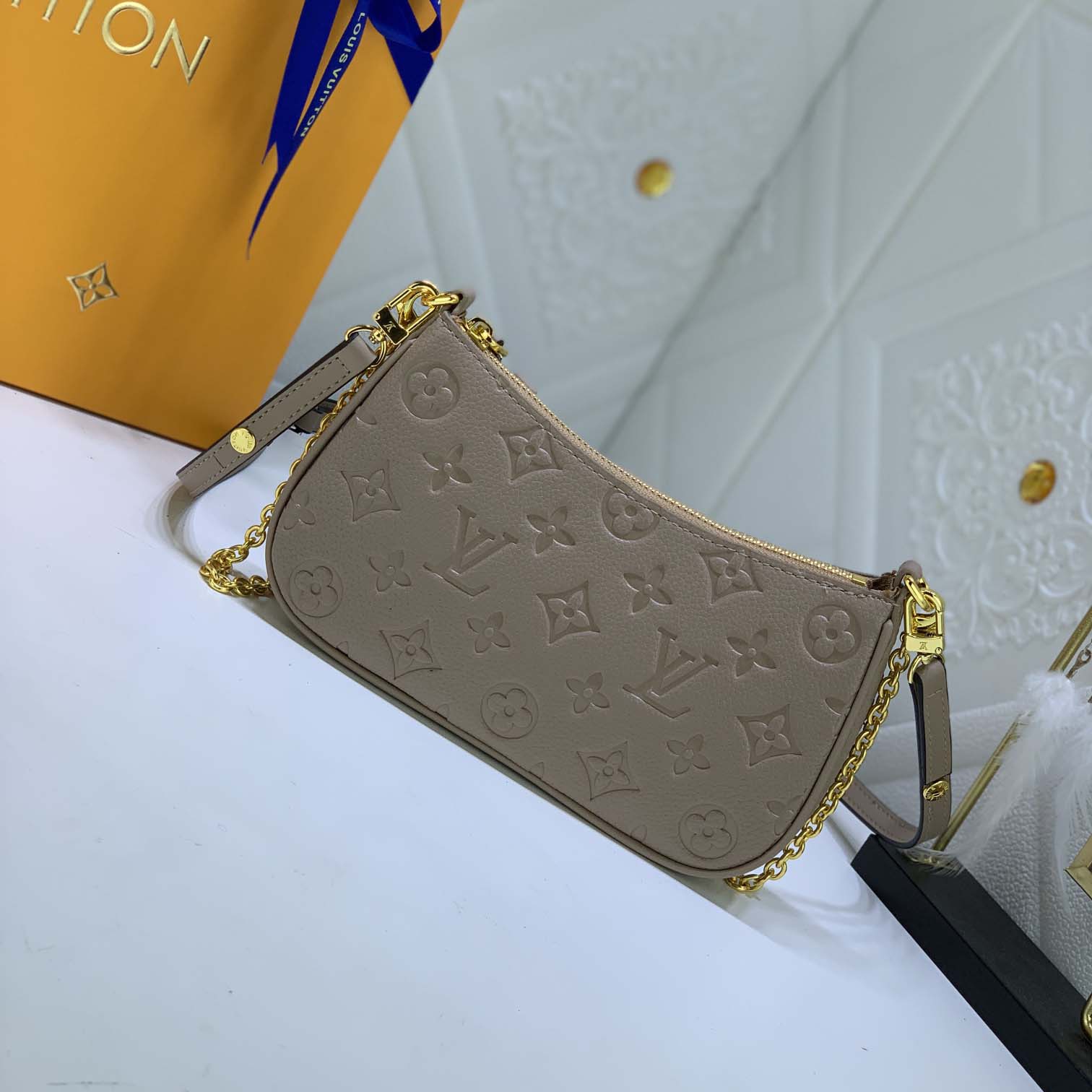 Louis Vuitton Easy Pouch en Strap- Black/Beige/White-11