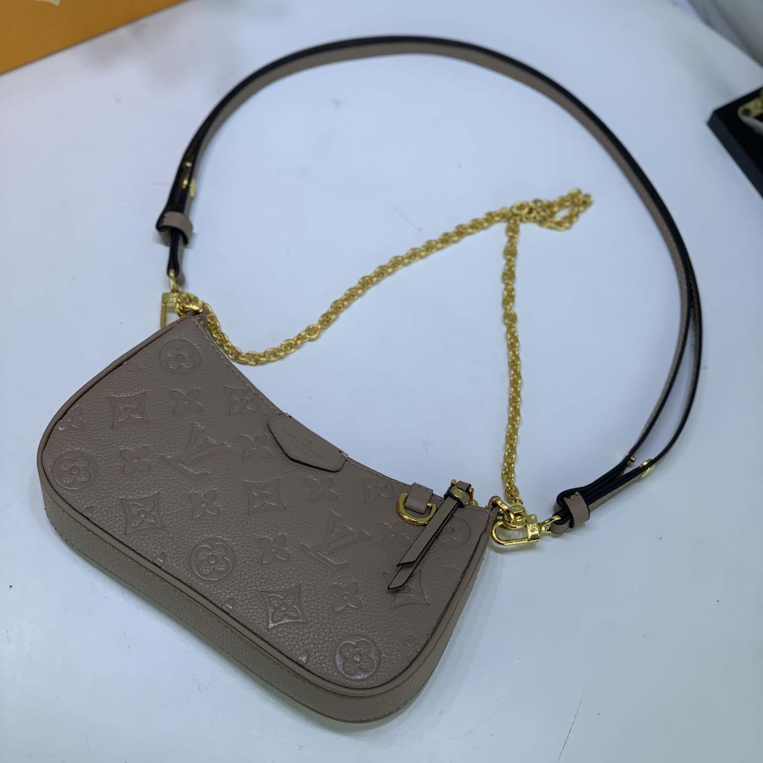 Louis Vuitton Easy Pouch en Strap- Black/Beige/White-13