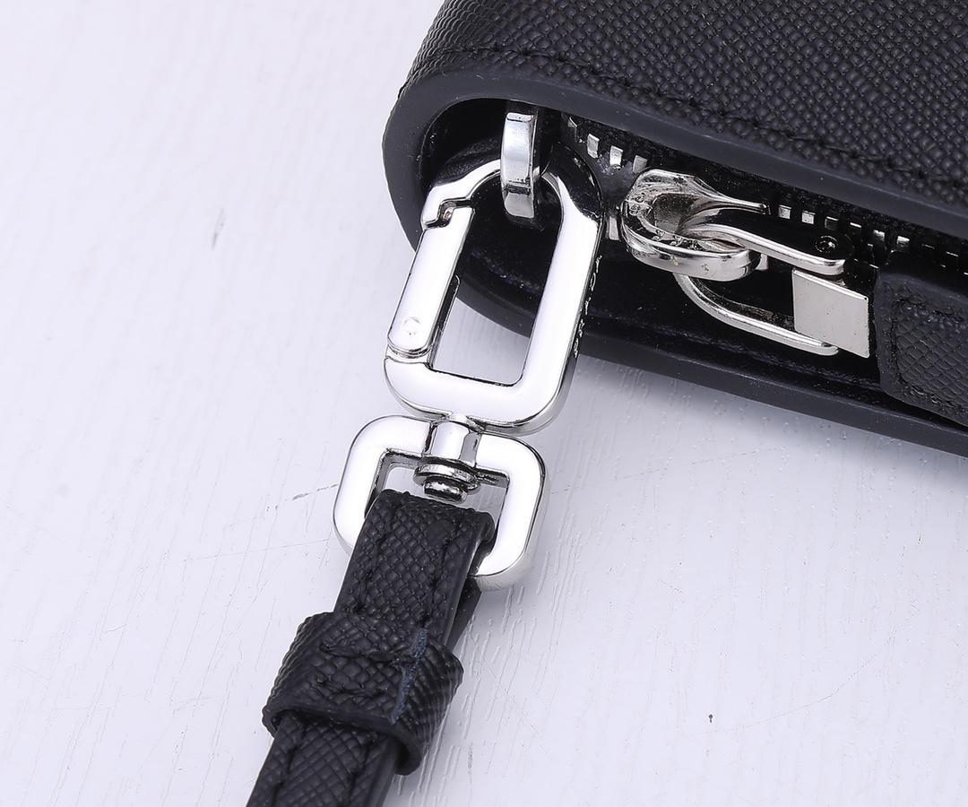 Prada Saffiano Leather Pouch 2vn008-5