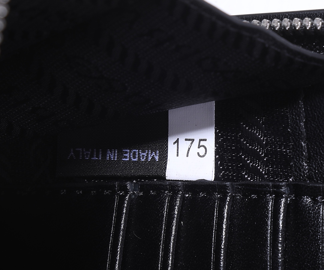 Prada Saffiano Leather Pouch 2vn008-8