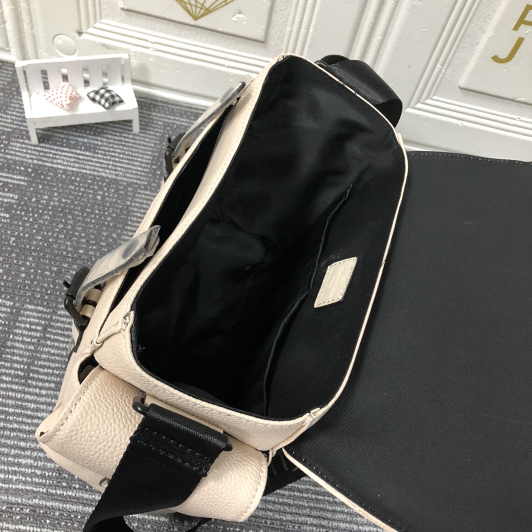 Louis Vuitton Christopher Messenger mochila-15