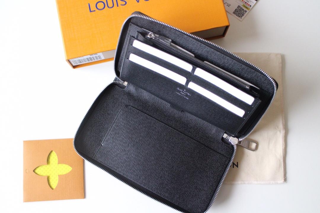 Louis Vuitton Men's Zippy Organizer-2