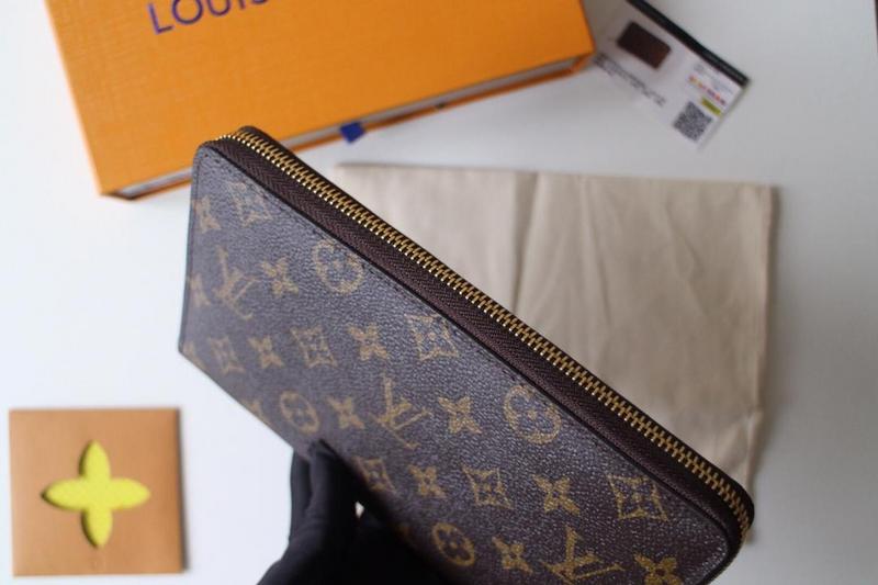 Louis Vuitton Men's Zippy Organizer-6