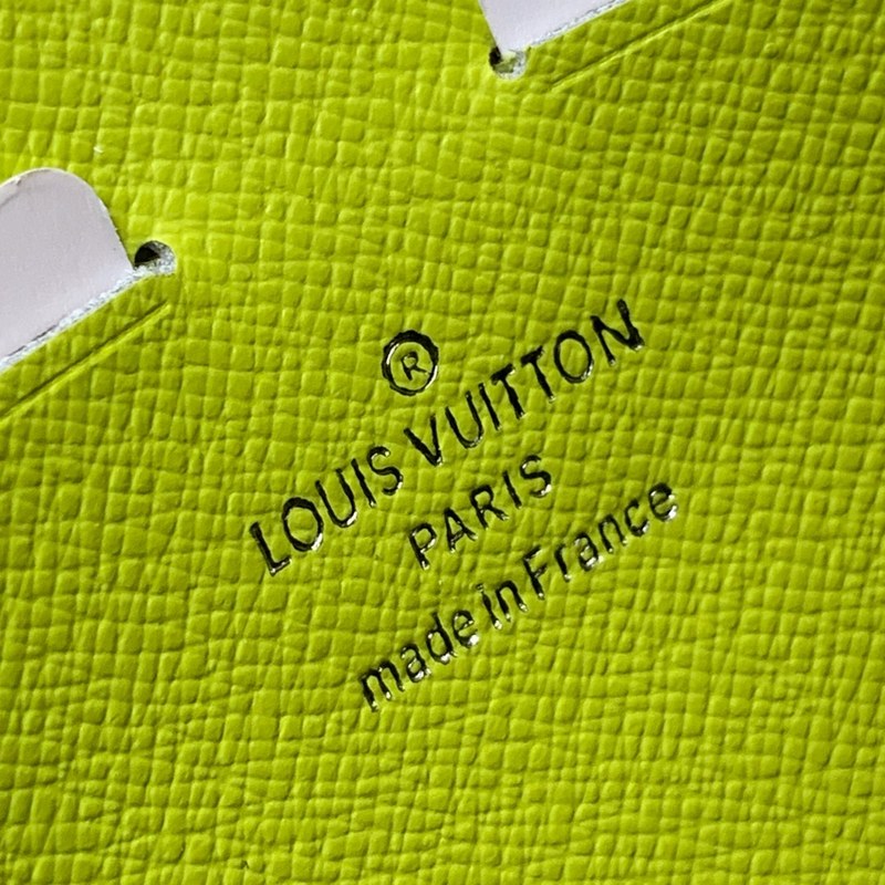 Louis Vuitton Pochette Voyage MM Amarillo/Blanco-2