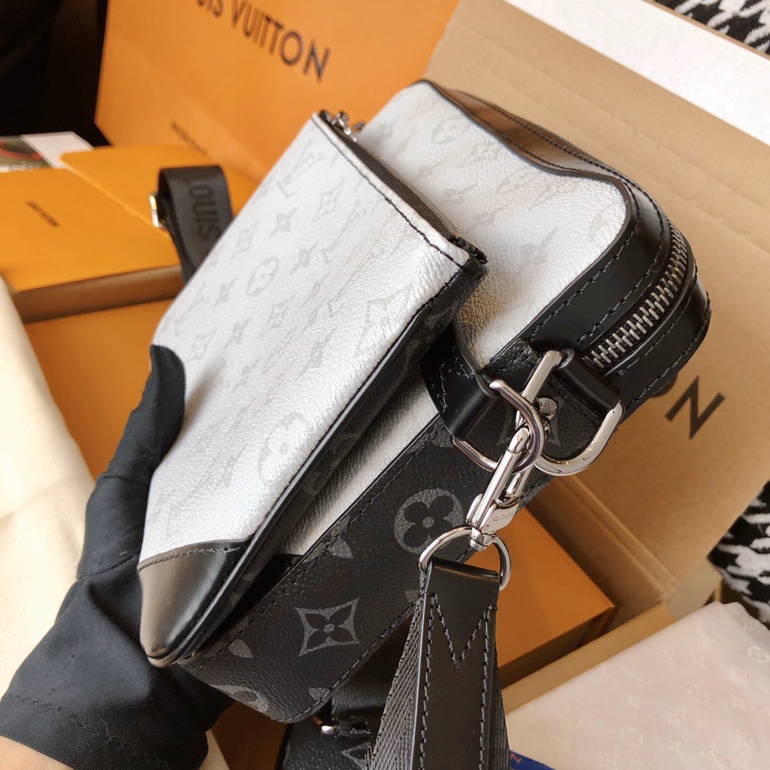 Louis Vuitton Trio Messenger M69443-2