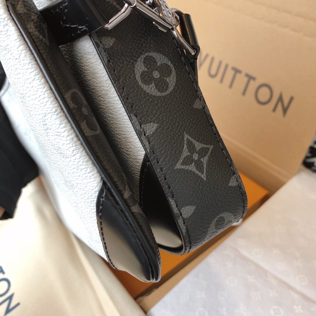 Louis Vuitton Trio Messenger M69443-5