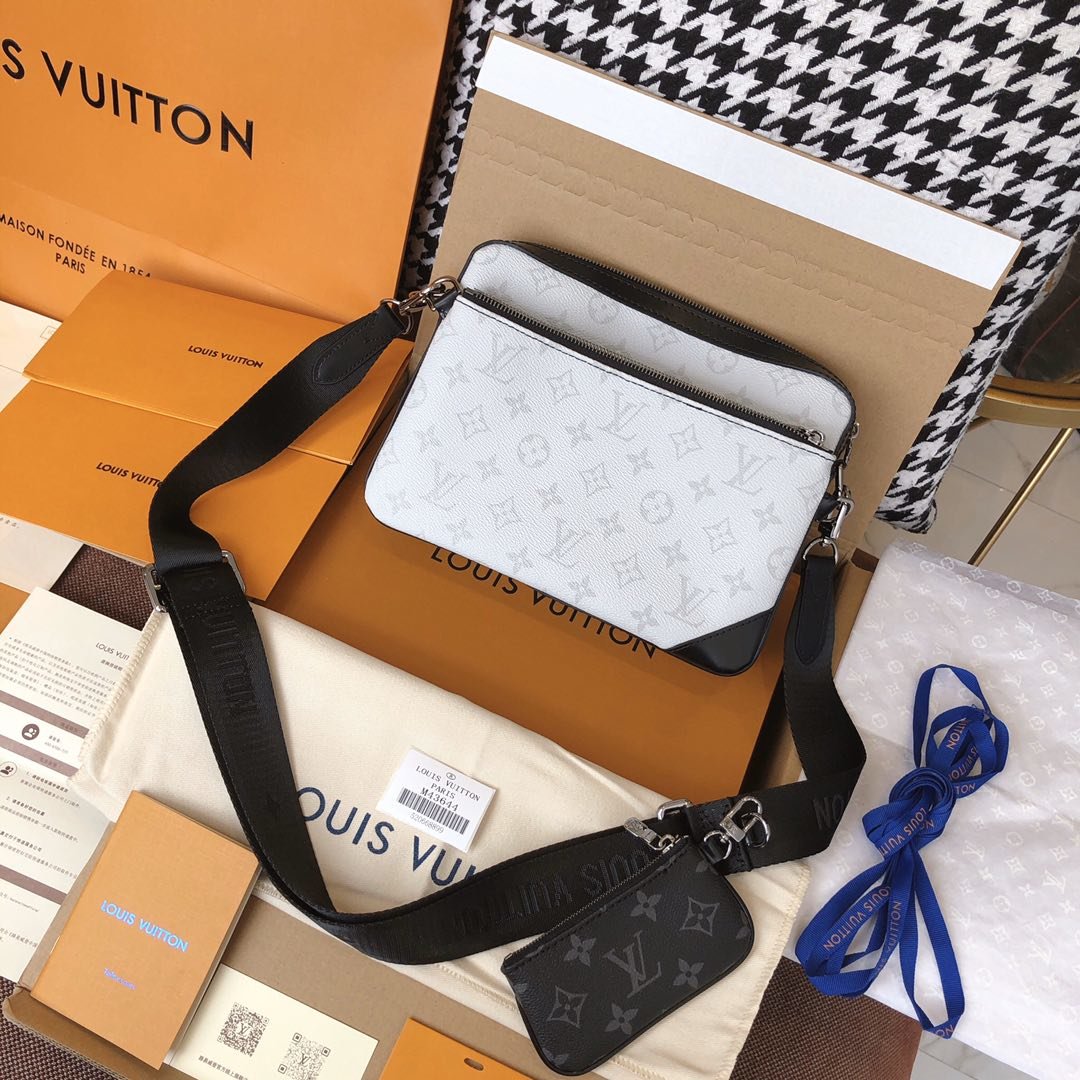 Louis Vuitton Trio Messenger M69443-11