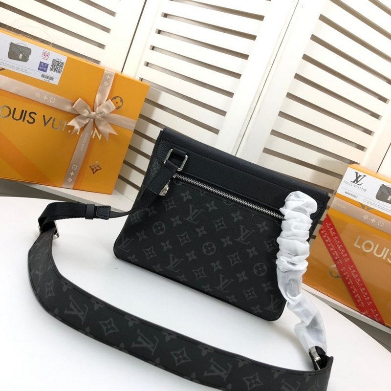 Louis Vuitton Flap Messenger M30413-4