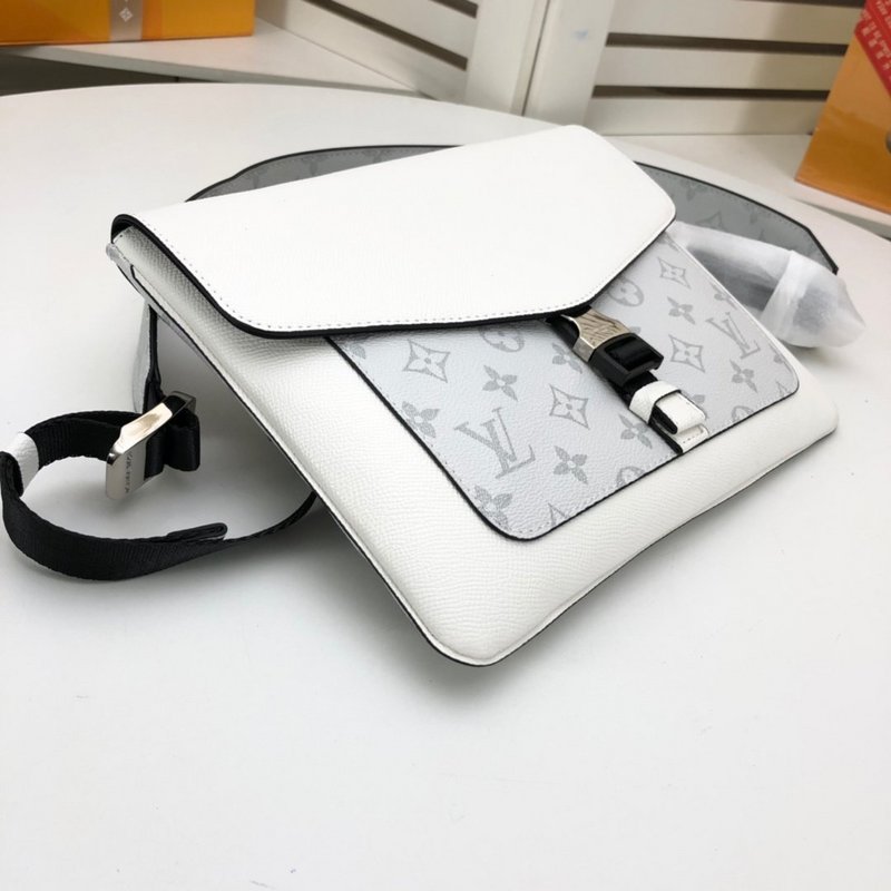 Louis Vuitton Flap Messenger M30413-6