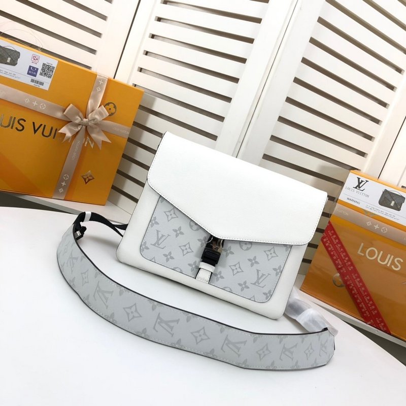 Louis Vuitton Flap Messenger M30413-8