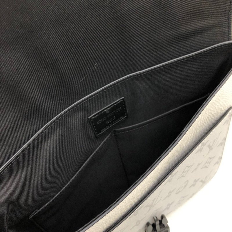 Louis Vuitton Flap Messenger M30413-9