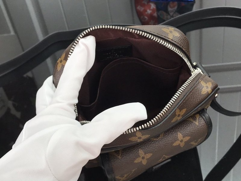 Louis Vuitton Christopher Wearable Wallet M69404-1