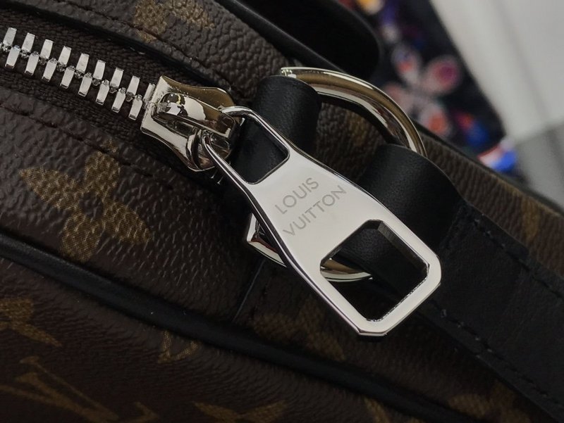 Louis Vuitton Christopher Wearable Wallet M69404-2