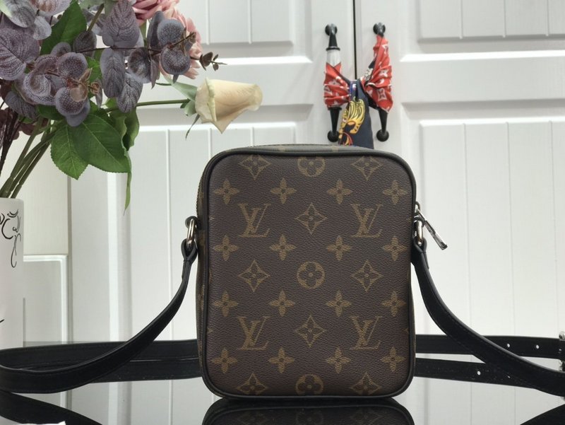 Louis Vuitton Christopher Wearable Wallet M69404-4