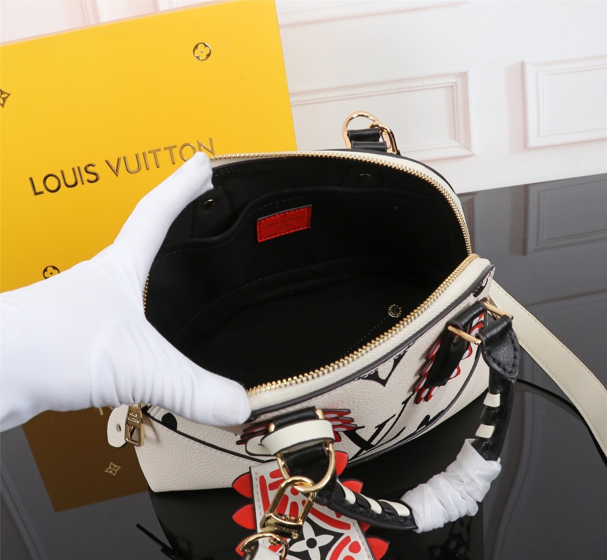 Louis Vuitton Crafty Onthego M44327-4