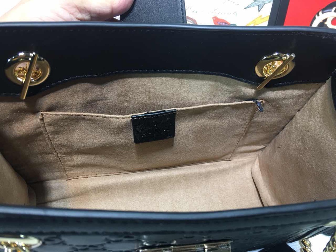 Gucci candado de hombro pequeño 498156-5