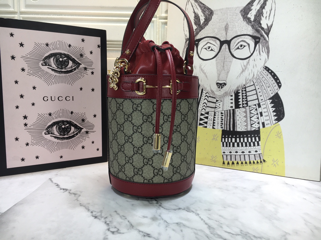 Gucci Horsebit 1955 Pequeña bolsa de cubo 637115-10