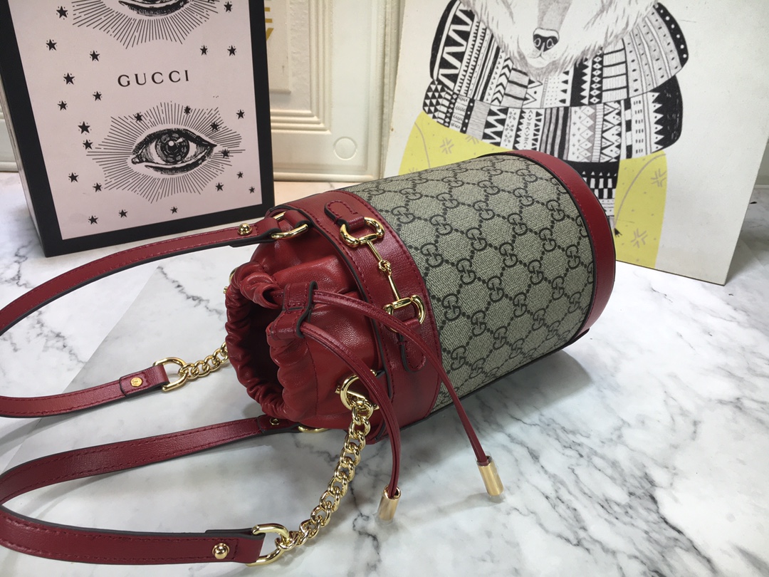 Gucci Horsebit 1955 Pequeña bolsa de cubo 637115-11