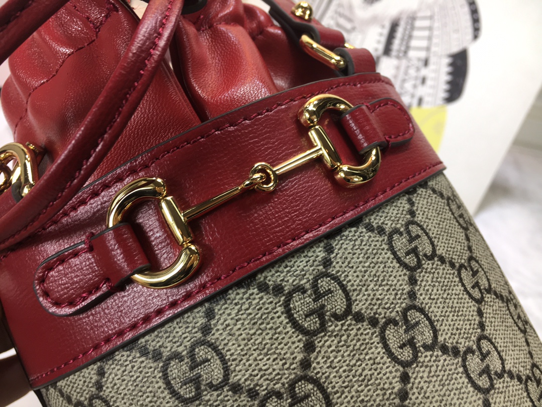 Gucci Horsebit 1955 Pequeña bolsa de cubo 637115-12