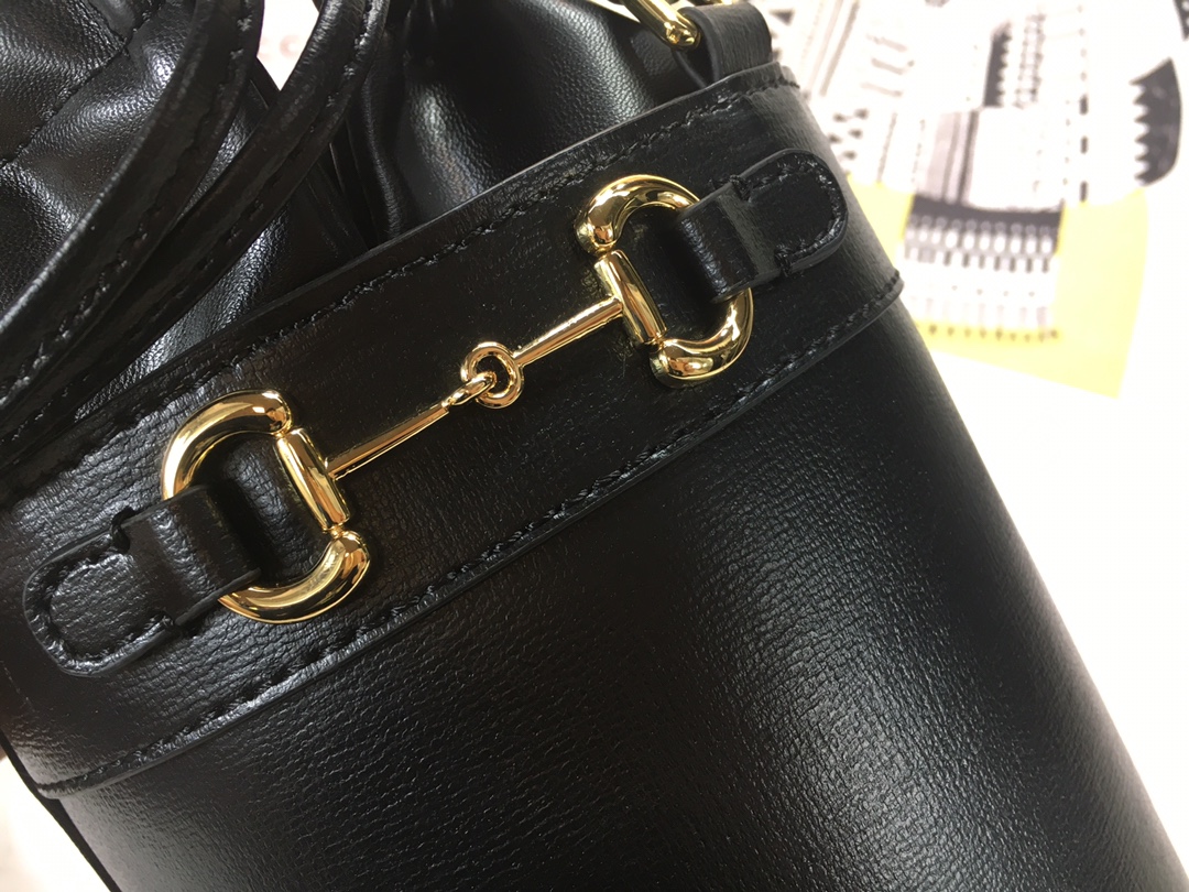 Gucci Horsebit 1955 Pequeña bolsa de cubo 637115-9