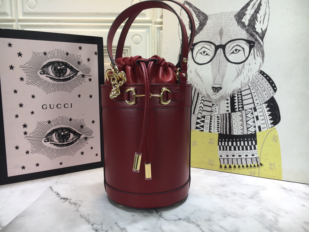 Gucci Horsebit 1955 Pequeña bolsa de cubo 637115-10