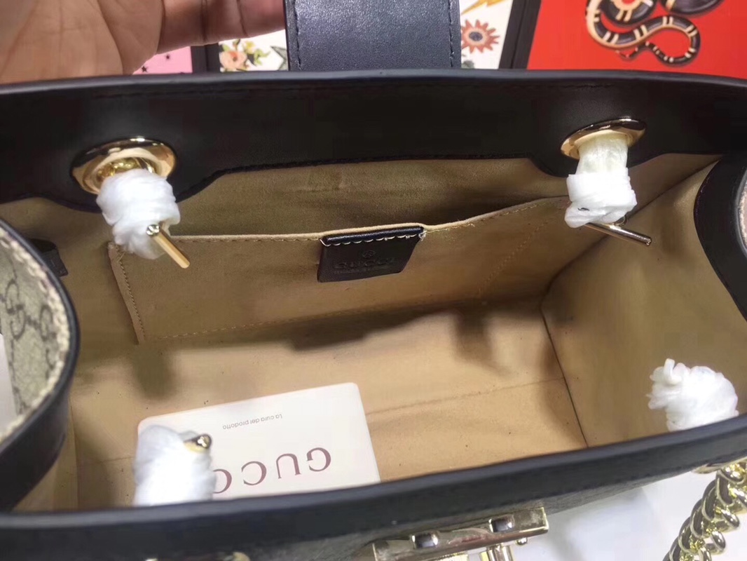 Gucci candado de hombro pequeño 498156-4