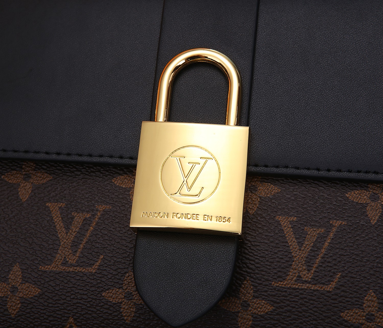 Louis Vuitton Locky BB 44141/44322-4