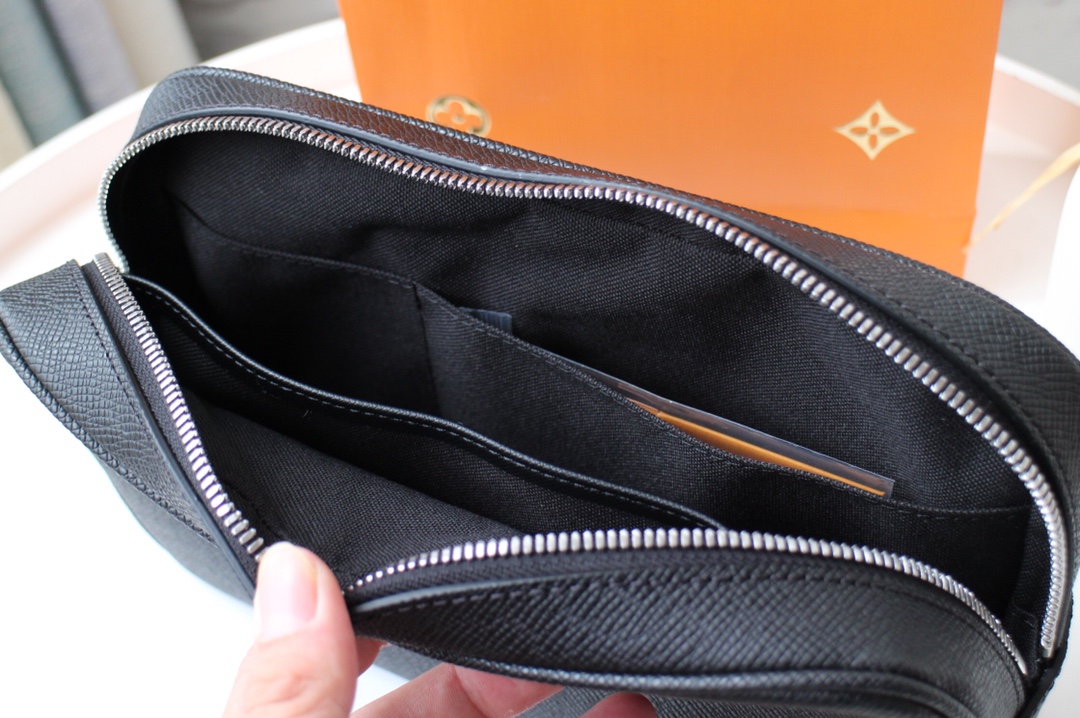 Louis Vuitton Pochette Kasai M30441-6