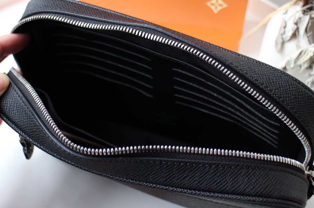 Louis Vuitton Pochette Kasai M30441-7