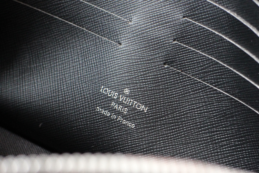 Louis Vuitton Pochette Kasai M30441-8