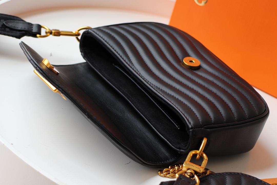 Louis Vuitton New Wave Multi-Pochette M56471-3