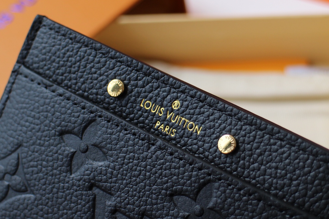 Titular de la tarjeta Louis Vuitton M69171-4