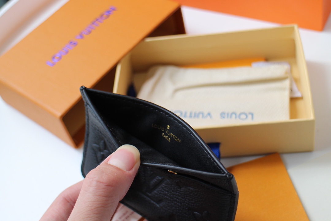 Titular de la tarjeta Louis Vuitton M69171-5