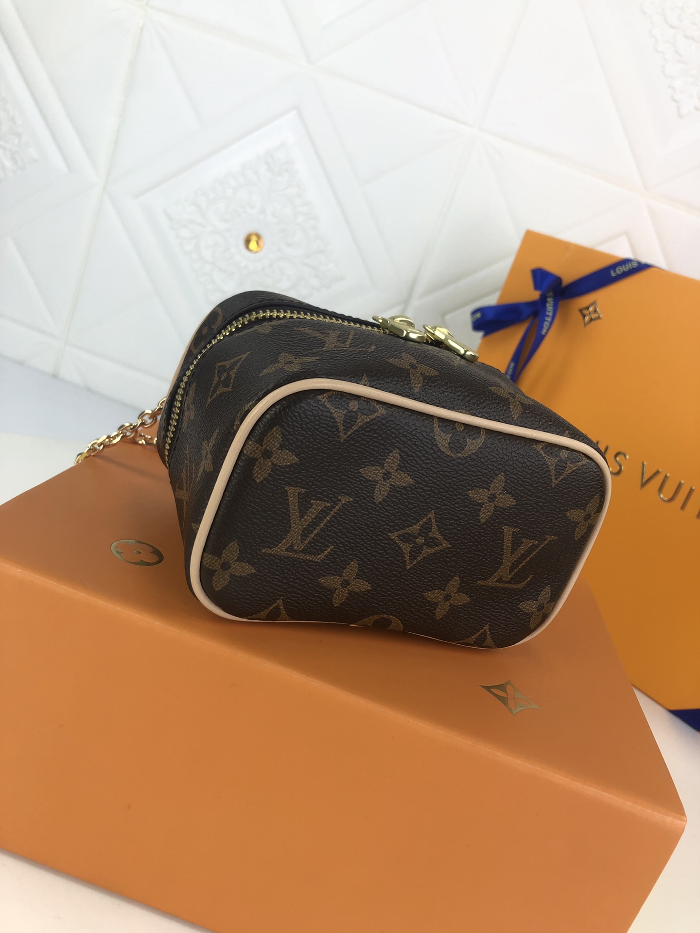 Louis Vuitton Nice Vanity Make Up-3