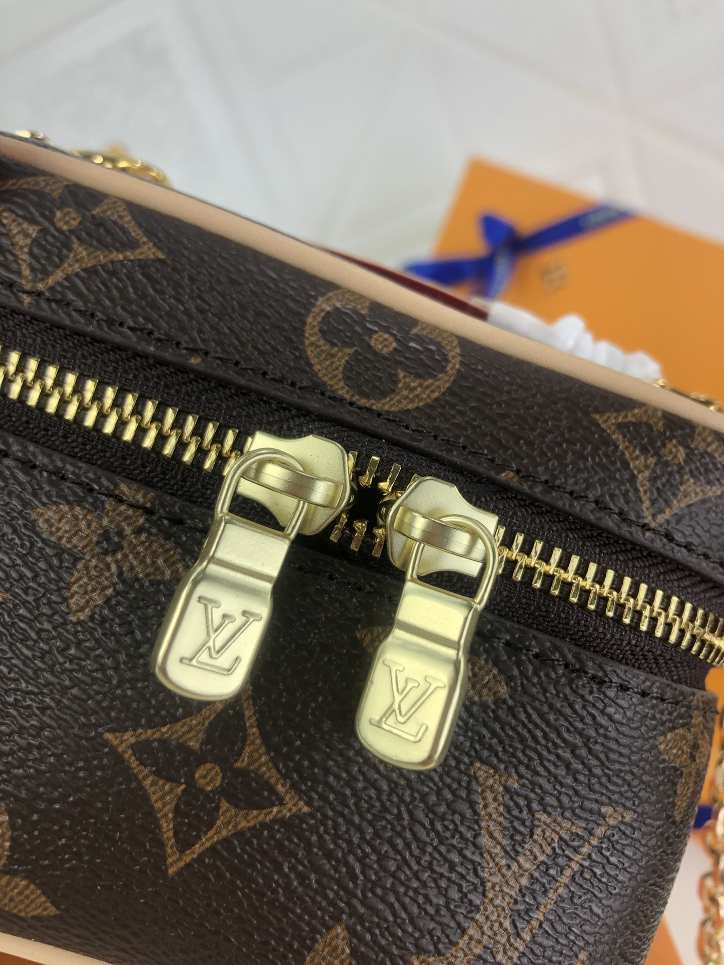 Louis Vuitton Nice Vanity Make Up-4