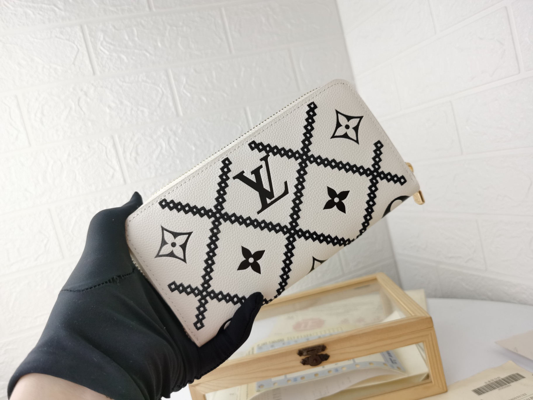 Louis Vuitton Monogram Empreinte Broderies Zippy Wallet-9