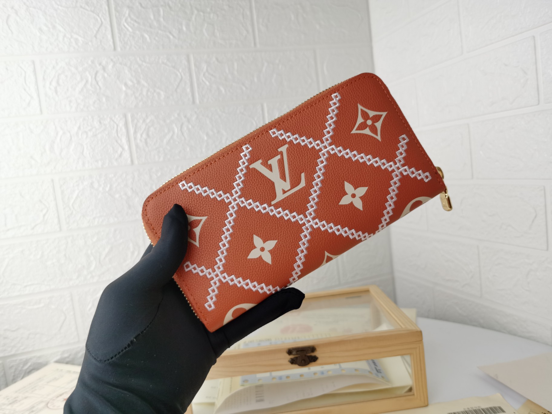 Louis Vuitton Monogram Empreinte Broderies Zippy Wallet-19