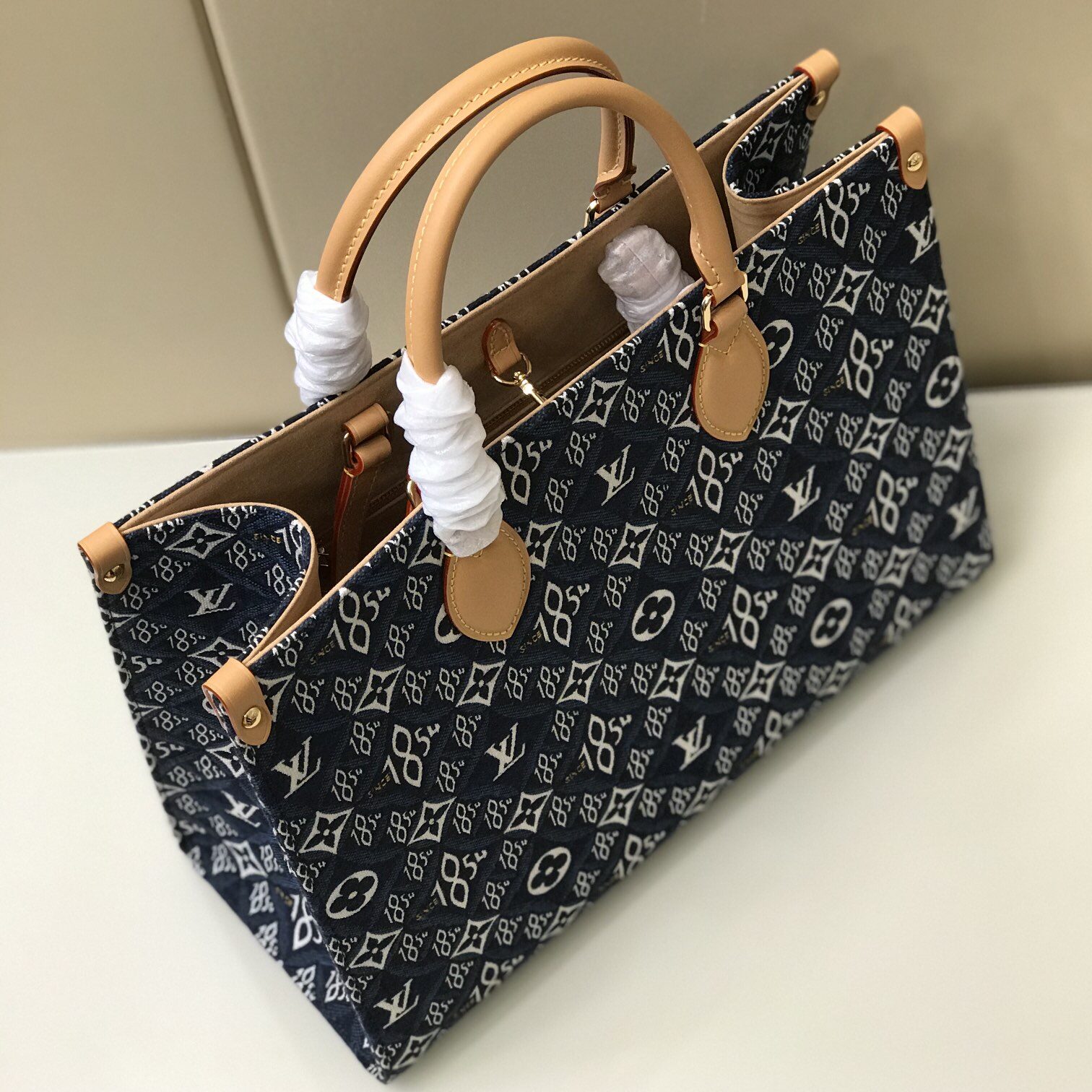 Louis Vuitton desde 1854 Onthgo GM Tote-6