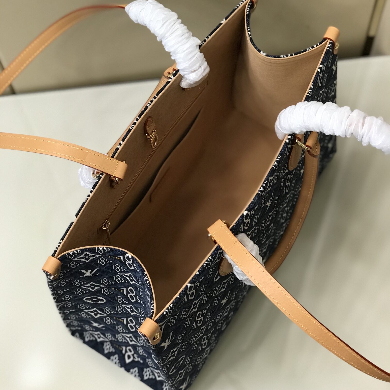 Louis Vuitton desde 1854 Onthgo GM Tote-7