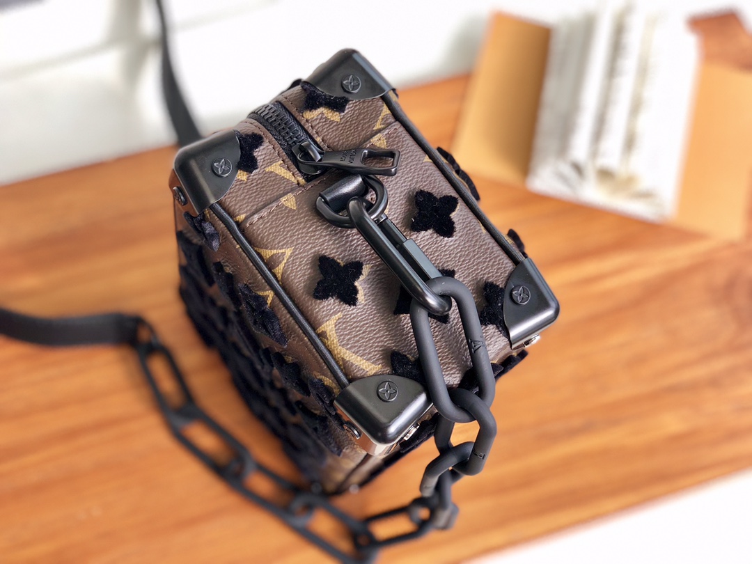 lienzo de monograma de troncal de Louis Vuitton Mini Soft-1