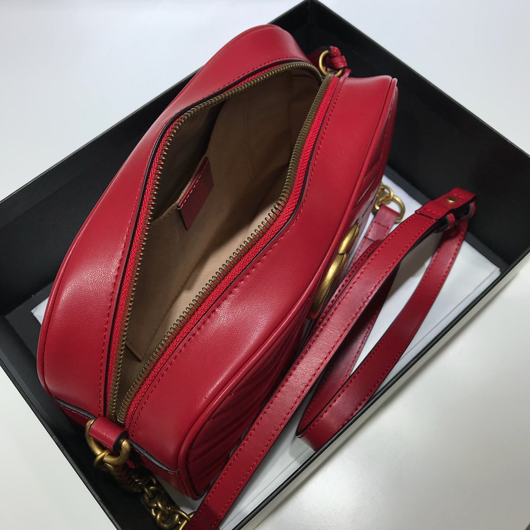 Gucci Marmont Small Matelasse Shoulder Bolsa 447632-3