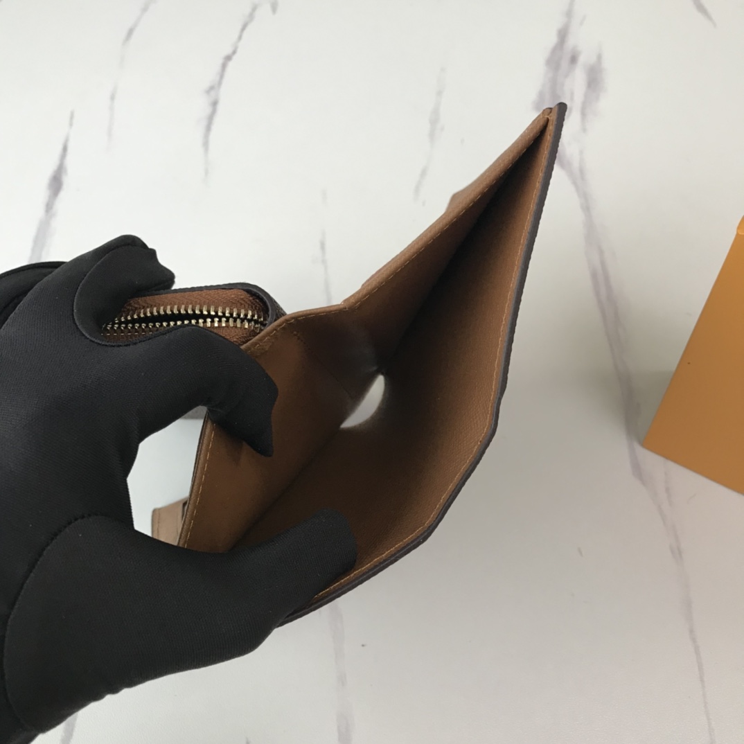 billetera Louis Vuitton con compartimento postal M86366-19